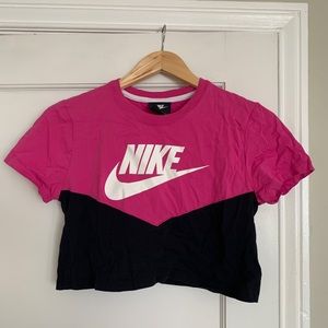 Cropped Nike T-shirt
